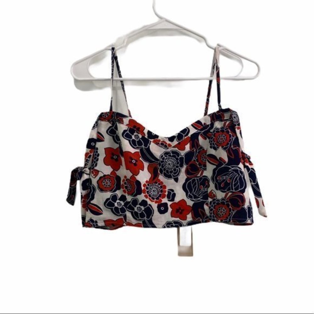 Flower shoulder tie crop top